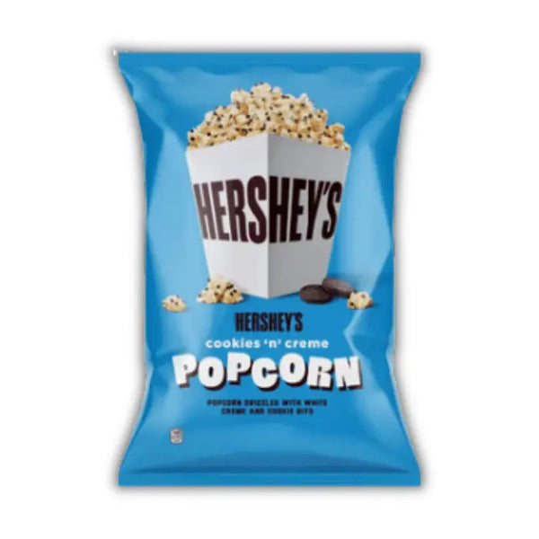 Hershey's Popcorn Cookies N Cream – Popcorn enrobé de chocolat blanc et éclats de cookies croustillants.