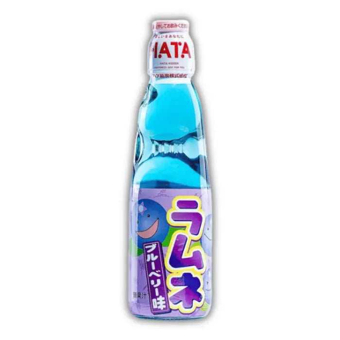 Bouteille de Ramune Hatakosen Blueberry, limonade japonaise à bille goût myrtille, en vente dans votre épicerie américaine et magasin asiatique.