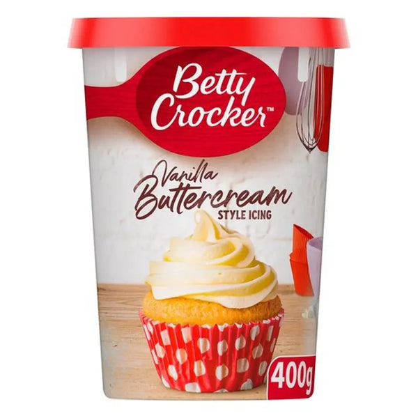 Betty Crocker Buttercream Vanilla Icing - Glaçage américain onctueux à la vanille, texture ultra crémeuse parfaite pour cupcakes, gâteaux et desserts gourmands, un indispensable pour des pâtisseries maison réussies, dispo sur Bonbiz, le top des produits US.